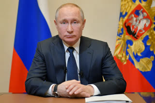 putin  postpones russian on constitutional amendments