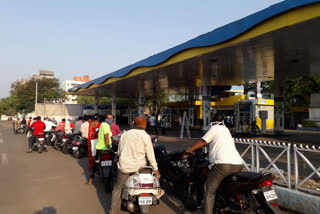 petrol and diesel selling closed  सोलापूर जिल्हाधिकारी  सोलापूर पेट्रोल डिझेल विक्री  solapur collector  corona update