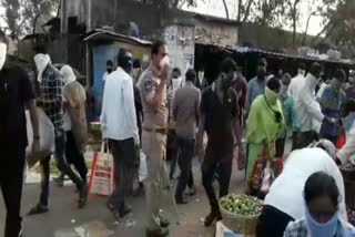 warangal police serious on customers and sellers in vegetable market warangal