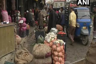 No disruption in vegetables  essential items due to lockdown in Srinagar: Traders  കശ്‌മീരില്‍ ഭക്ഷ്യവസ്‌തുക്കള്‍ക്ക് ക്ഷാമമില്ല  കശ്‌മീര്‍ വാര്‍ത്തകള്‍