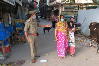 Noida police helped a pregnant woman to reach hospital during corona lockdown