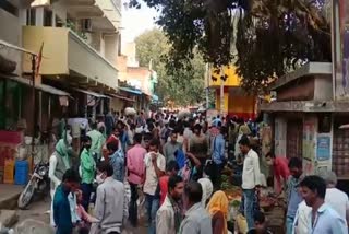 Hundreds of people gathered in vegetable market