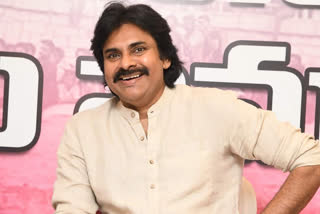 'వకీల్​సాబ్' కోసం ఇంటి నుంచే పని చేస్తున్న పవన్