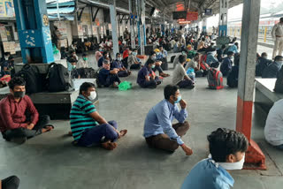 200 passengers arrive at Itarsi railway station