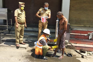 in coimbatore police helps the orphans who around the streets