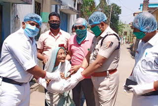 Durgapur asansol police workers gave groceries to the poor people in lockdown