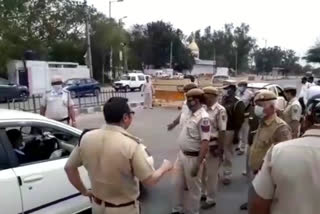 dcp gaurav sharma inspected singhu border in narela during lockdown in delhi