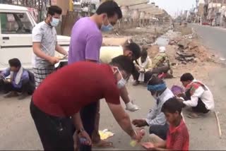 The hungry were fed food during the lockdown in Palwal