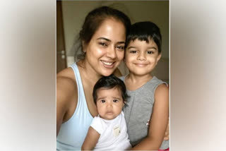 sameera reddy breaks down while talking