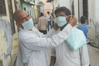 gram panchayat baghol distributed masks in the village in palwal