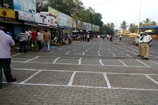 Police closed market for not maintaining social distance