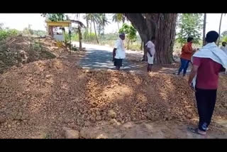 Villagers are blocking road in order to stop bangloreans