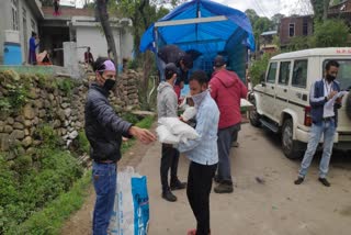 Sundernagar administration distributes ration to labours