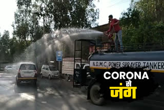 NDMC employees filled the sanitizer in the tanker and sprayed it in Jahangirpuri area