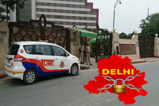 During the lockdown, PCR teams of Delhi Police are helping people.