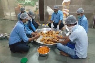 Mahakal temple management will distribute 18 thousand packets of food daily