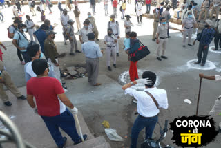 Home crowd gathered at Anand Vihar bus stand