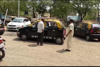 http://10.10.50.85//maharashtra/28-March-2020/mh-jlg-01-3-taxi-caught-mhc10075_28032020140629_2803f_1585384589_837.jpg