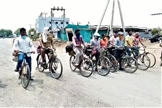 Madhya Pradesh coolies who go home on bicycles