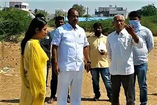 mla bandla krishna mohan reddy visit market yard at nallagunta in gadwal