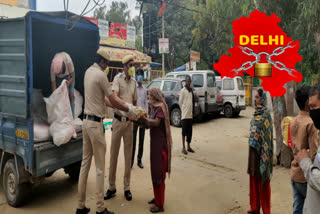 Delhi Police distributed ration