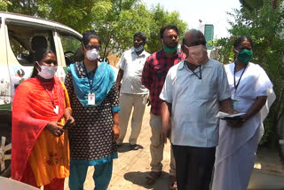 officials creates awareness among qurentine people in namakal