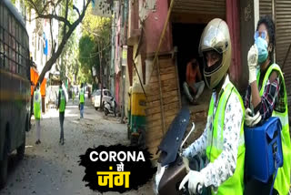 Life Saver team aware in streets of delhi during Lockdown