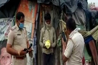 police Distributed grain to poor people in yamunangar