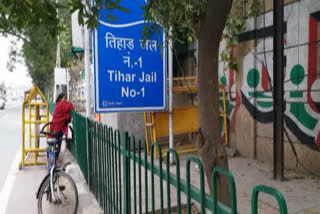 തിഹാർ ജയിൽ  400 ലധികം തടവുകാരെ മോചിപ്പിച്ചു  തടവുകാരെ മോചിപ്പിച്ചു  Tihar Jail authority releases 400 inmates  Tihar Jail