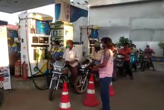Petrol Bunk Staff dont Carrying District Administration Order