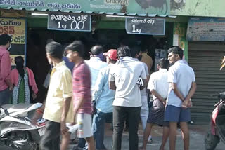 maintaining social distance at chicken shops