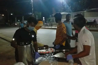 A group of friends are arranging food and tea for the poor in Raipur