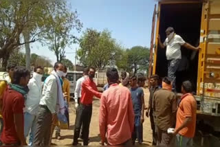 Police caught a container full of laborers in Panna