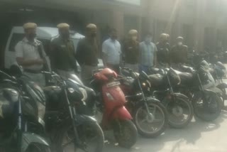 Delhi police arrested  two minor thieves in seemapuri