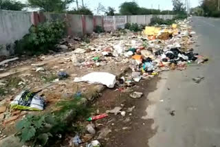 vikaspuri road number 236 footpath turns in to dustbin peoples are suffering