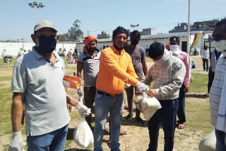 food distribution by common man in nangli vihar  during lockdown