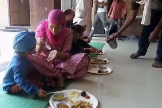 girish kacholiya of malegaon provide food for stuckdown people due to lockdown in washim