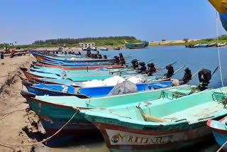 மீனவர்கள் கூடுதல் நிவாரணம் கேட்டு கோரிக்கை