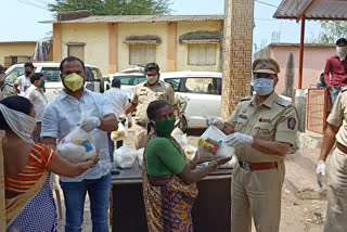 police make efforts to gave grocery to tribal families