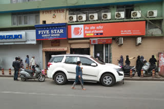 people are following social distance outside bank at daryaganj in delhi