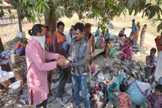 Policemen arranged food for laborers