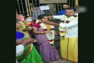 Wedding rituals performed at temple's doorstep in Madurai