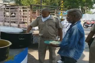 GRP police distributed cooked food to the poor