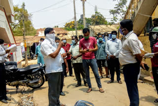 Slug Housing for migrants in Kalyanamantapa: Tahsildar KB Ramachandrappa