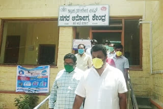 Raju Gowda visits inspection center in local hospital