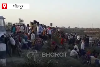 A batch of about 10 thousand laborers arrived at the Saiya border in Uttar Pradesh in Dhaulpur