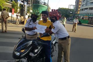 bangalore police given awareness to people with wearing corona helmat