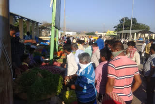 People gathered to buy essential items in Kolar