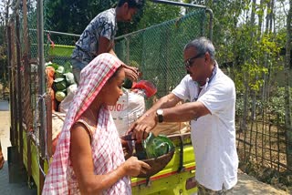 GOLAGHAT MLA MRINAL SAIKIA DISTRIBUTED FOOD FOR VILLAGERS  ETV BHARAT NEWS