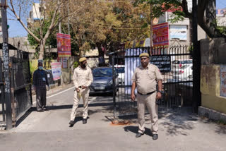 three pockets of dilshad garden is sealed due to corona positive case found here in delhi